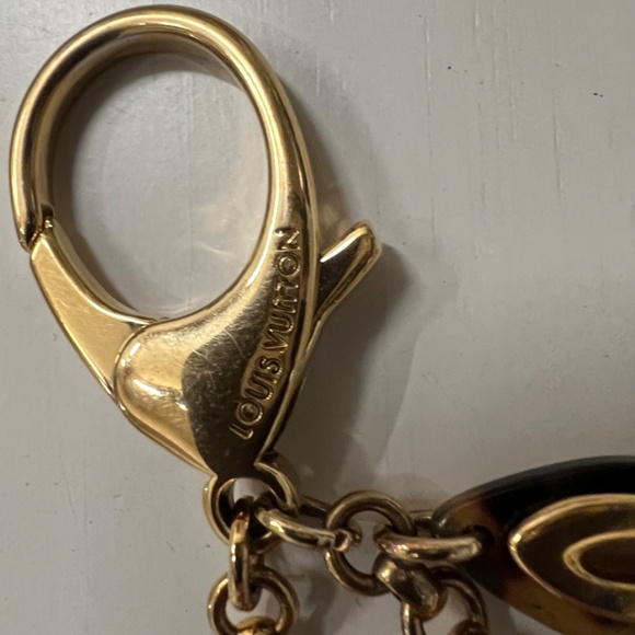 Authentic Louis Vuitton Tortoise Shell Resin Insolence Key Holder and Bag Charm - Picture 6 of 14